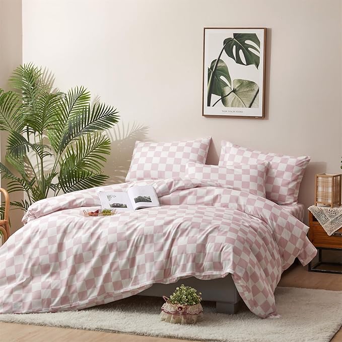 CLOTHKNOW Pink White Plaid King Size Comforter Set Grid Bedding Comforter Sets Soft Checker Geometric Comforter and 2 x Pillow Cases