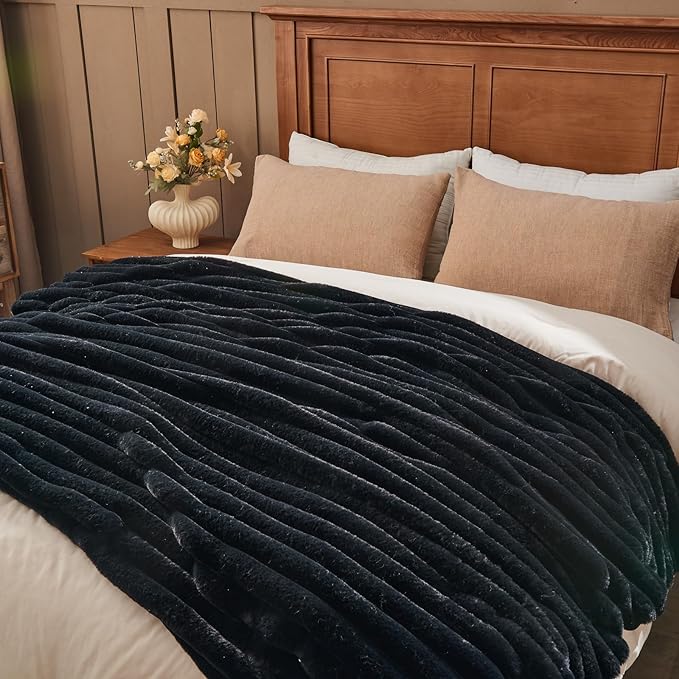 NEWCOSPLAY Faux Fur Throw Blanket Black 3D Ribbed Plush Thick Warm Blanket for Couch Sofa Bed 850GSM (Black Ribbed, Throw(50"x60"))