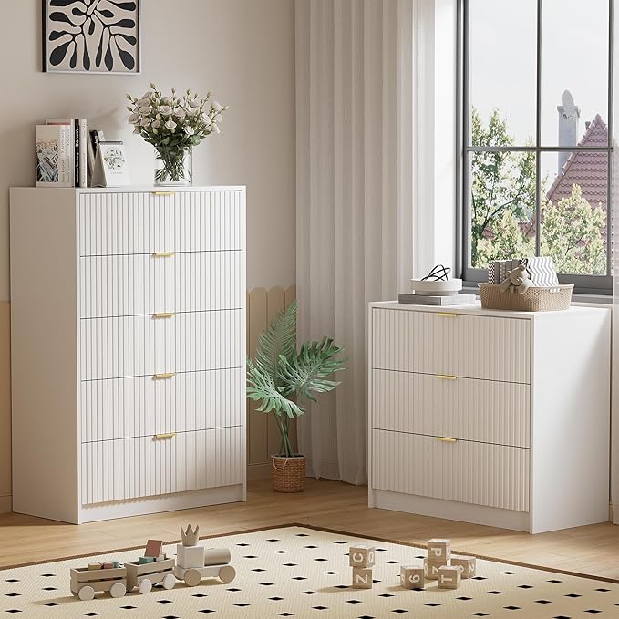 White Dresser for Bedroom, Modern Dresser with 3 Drawers and Smooth Slides, Wide Chest of Drawers with Golden Handles for Bedroom, Living Room, Closet, 15.7" D x 31.5" W x 29.6" H
