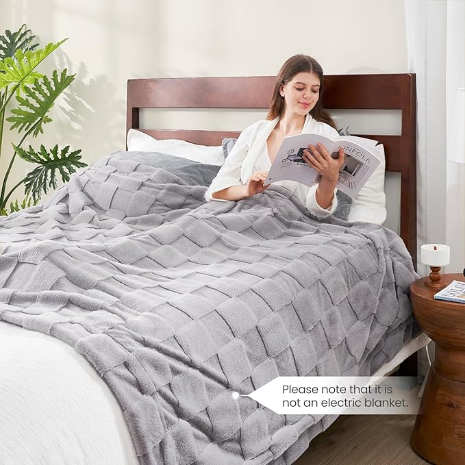 Cozy Bliss Checkered Large Faux Rabbit Fur Grey Twin Bed Blanket, Soft Fuzzy Fluffy Minky Furry Blankets for Couch, Bed, Adults (60 * 80 Inches Light Grey)