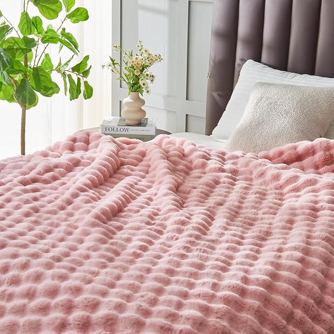 NEWCOSPLAY Faux Fur Throw Blanket Pink Bubble Blanket Thick Warm Soft for Couch Sofa Bed 550GSM (Pink, Throw(50"x60"))