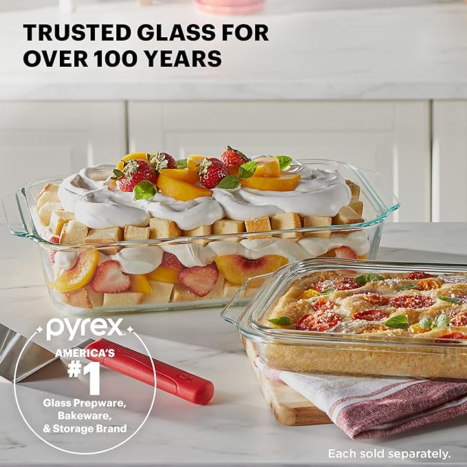 Pyrex Deep Glass Baking Dish with Plastic Lid, Deep Casserole Dish, Glass Food Container, Oven, Freezer and Microwave Safe, Clear Container, 7x11