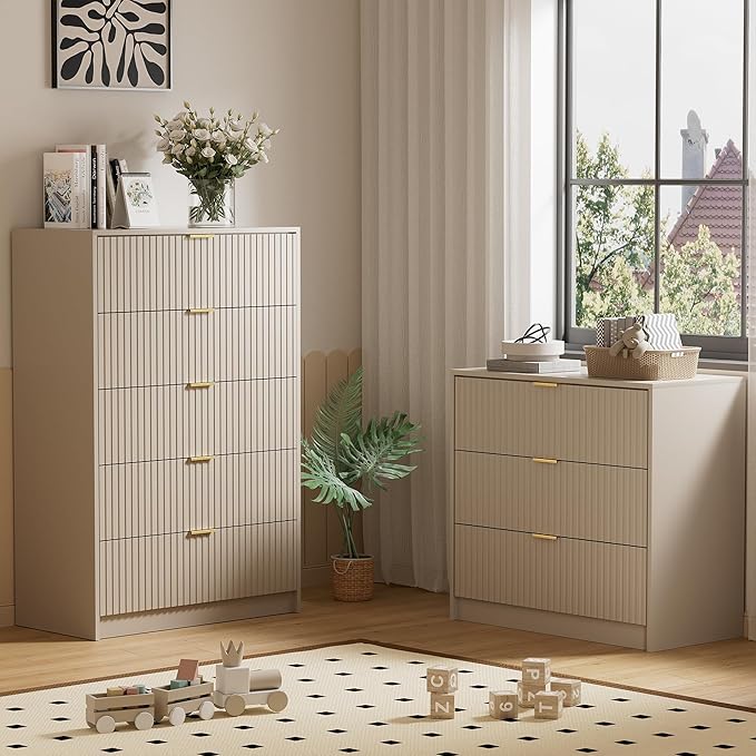 Beige Dresser for Bedroom, Modern Dresser with 3 Drawers and Smooth Slides, Wide Chest of Drawers with Golden Handles for Bedroom, Living Room, Closet, 15.7" D x 31.5" W x 29.6" H