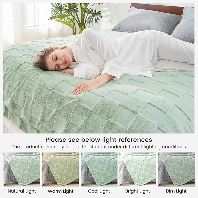Cozy Bliss Checkered Faux Rabbit Fur Sage Green Throw Blanket, Soft Fuzzy Fluffy Minky Furry Blankets for Couch, Bed (50 * 60 Inches Light Green)