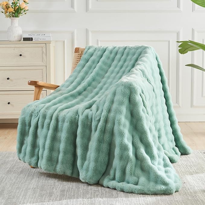 NEWCOSPLAY Faux Fur Throw Blanket Sage Green Bubble Blanket Thick Warm Soft for Couch Sofa Bed 550GSM (New Sage Green, Throw(50"x60"))