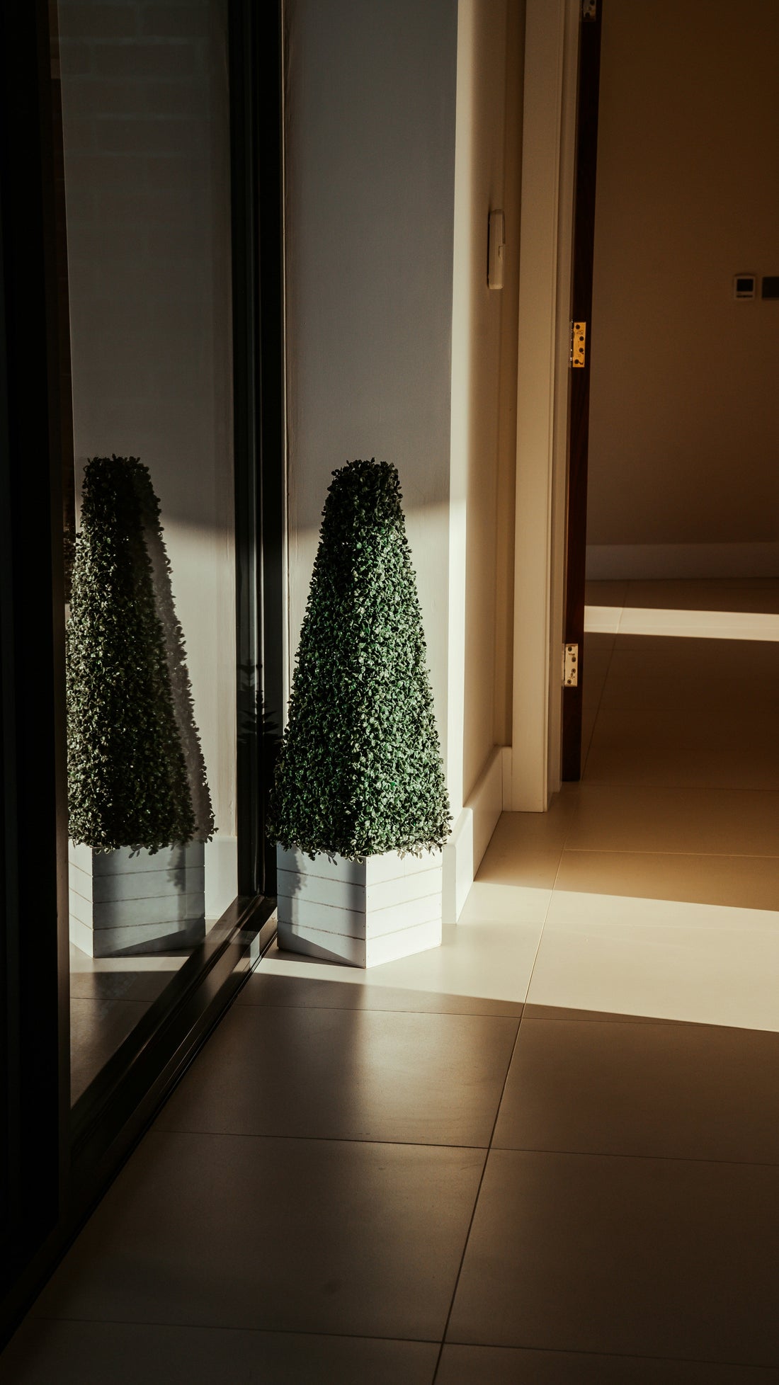 How Thoughtful Home Decor Creates a More Meaningful Living Environment