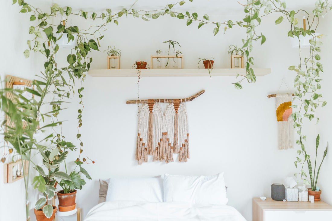 How Lighting and Home Decor Work Together to Shape Interior Atmospheres
