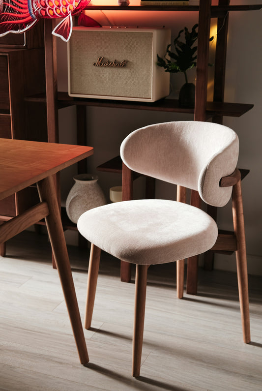 Transforming Your Living Room with Minimalist Decor