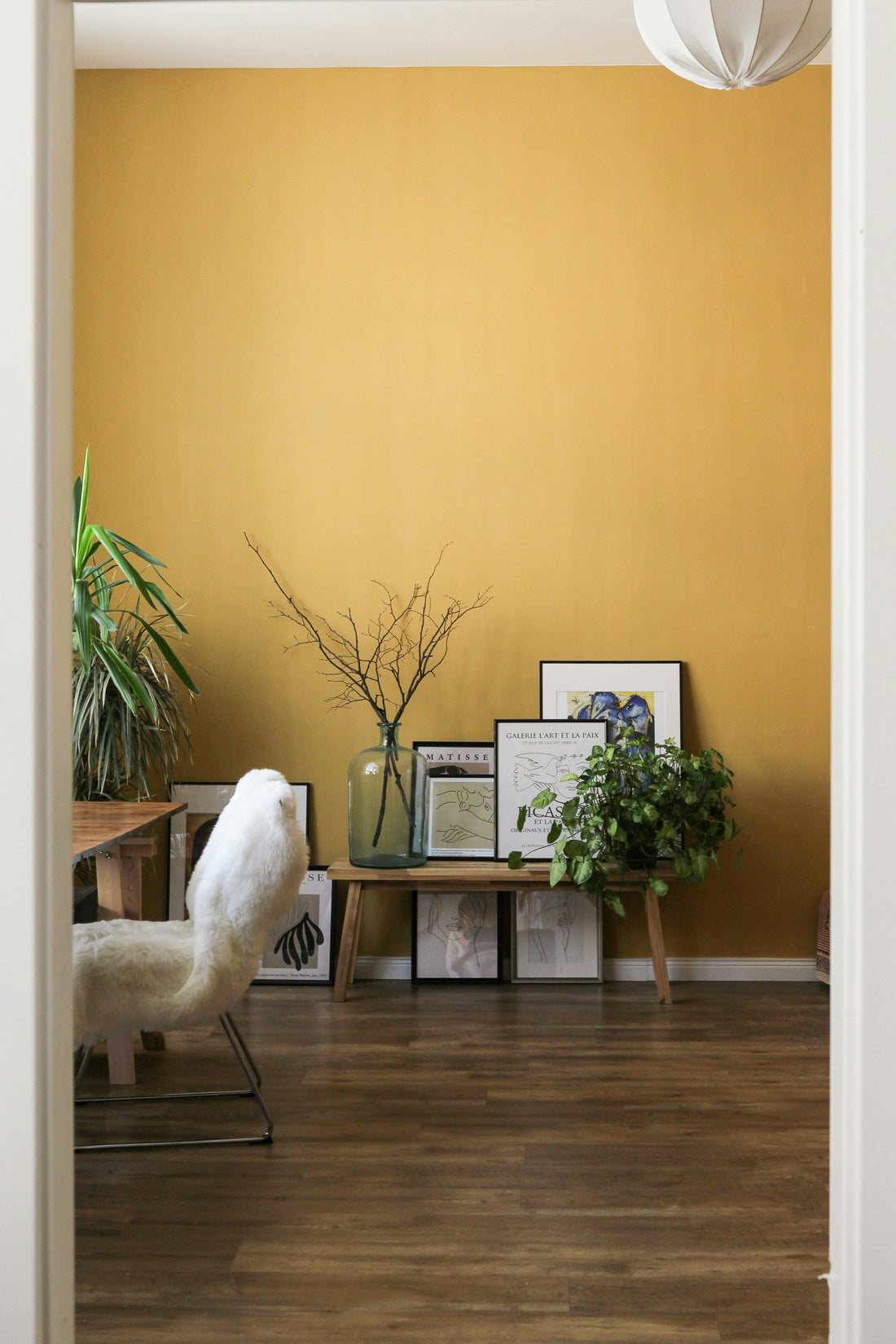 Home Decor and Mental Clutter: Creating Spaces That Feel Clear Without Constant Tidying