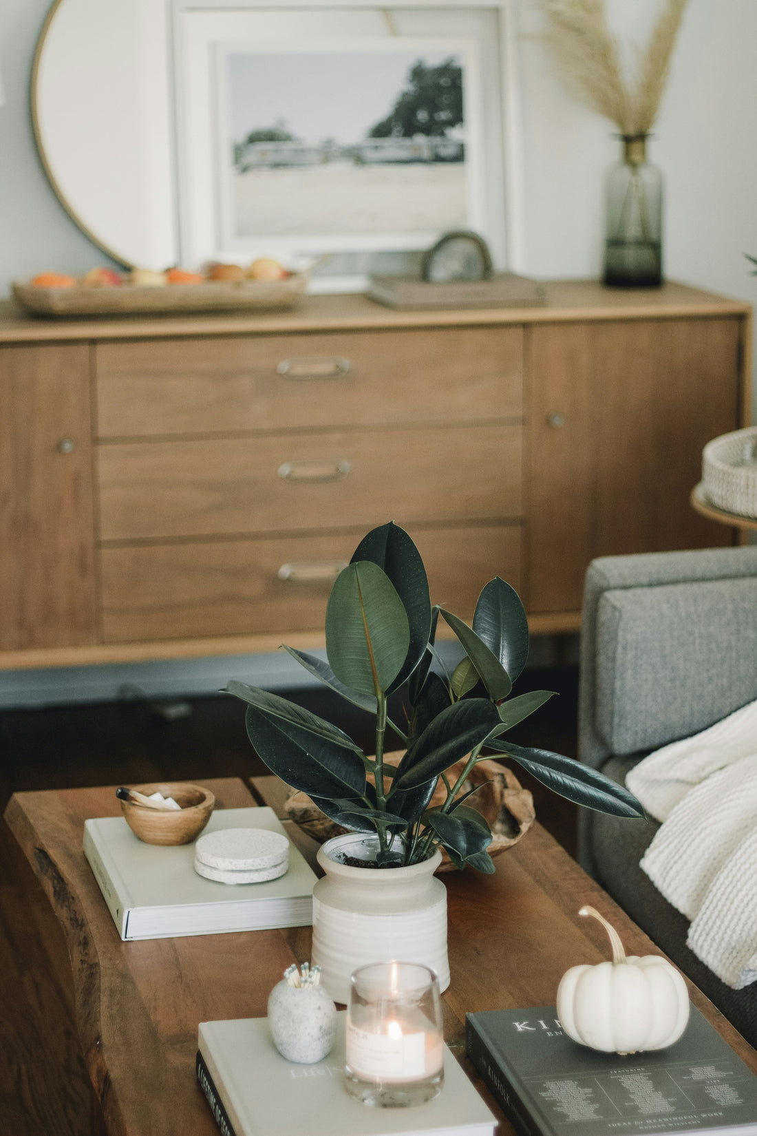 Home Decor for Small Spaces: Creating Comfort and Style Without Clutter