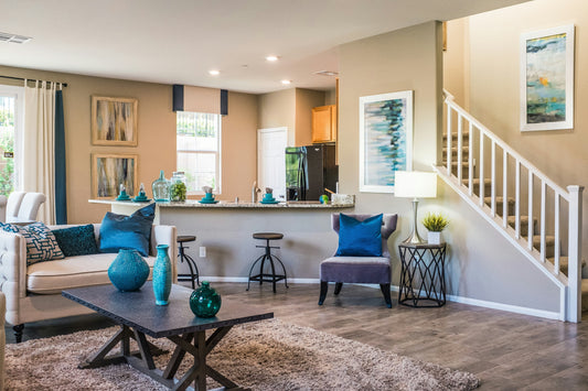 Create a Cozy Living Room with Layered Textiles: Rugs, Throws, and Pillows