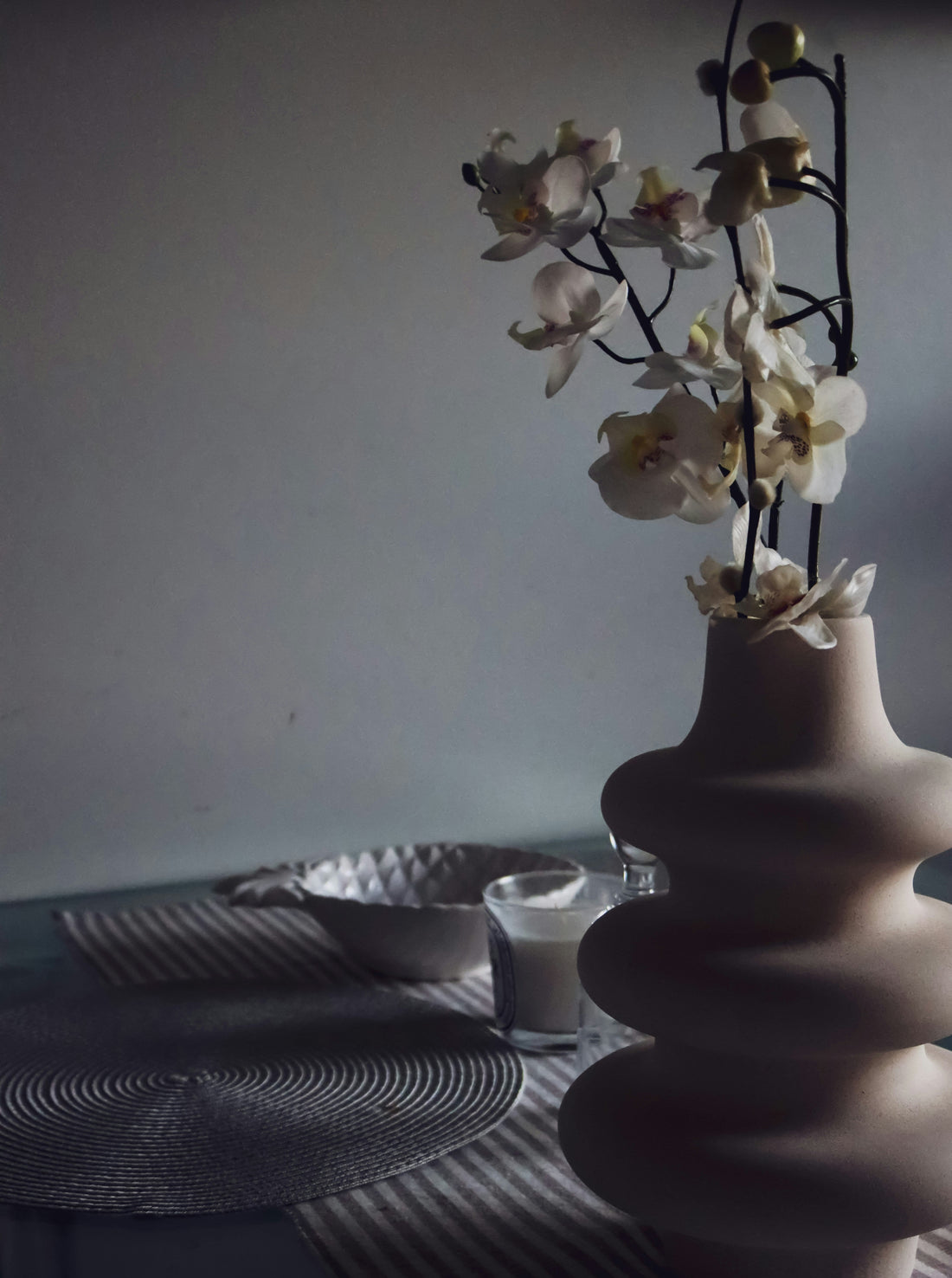 How Layered Home Decor Creates Depth and Character in Interior Spaces