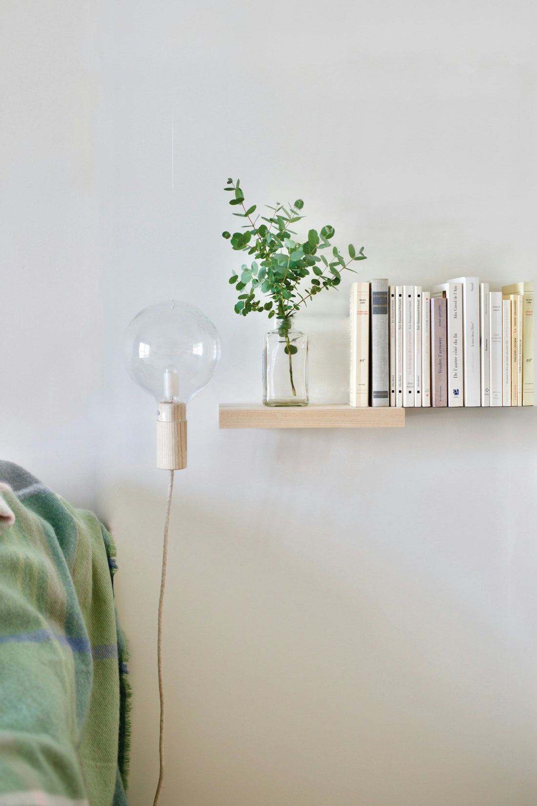 How Minimal Decor Can Make Small Spaces Feel Bigger and More Comfortable