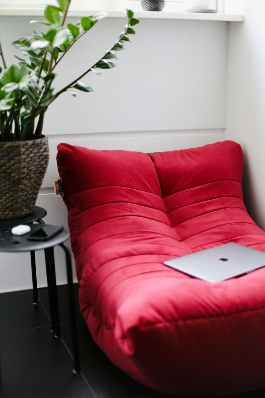 Small Space Decor That Feels Open, Calm, and Intentional