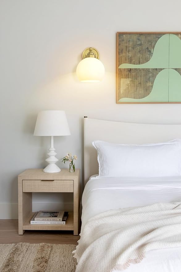 Vintage Brass Wall Sconce Light, Industrial Bathroom Vanity Wall Lighting Globe Glass Shade, Indoor Wall Mounted Lamp Fixture for Bedroom Living Room Hallway