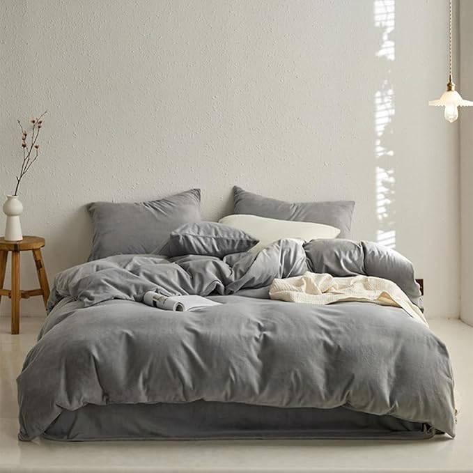 CLOTHKNOW Grey Full Size Comforter Sets Fluffy Velvet Bedding Comforter Sets Soft Silver Comforter Cozy Flannel Comforter with 2 x Pillow Cases