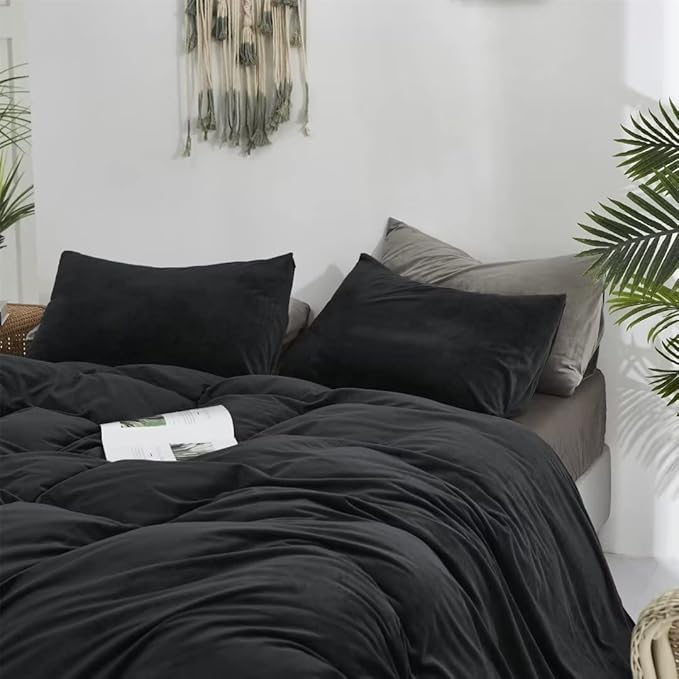 CLOTHKNOW Black Fluffy Queen Comforter Set Velvet Bedding Comforter Sets Soft Queen Comforter Black Comforter with 2 x Pillow Cases