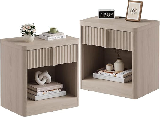Fluted Nightstand Set of 2 with Charging Station, 23.6" Wood End Table with Solid Wood Handle, Curved Profile Design, Mid Century Moden Bedside Table for Bedroom, Living Room, Natural Oak