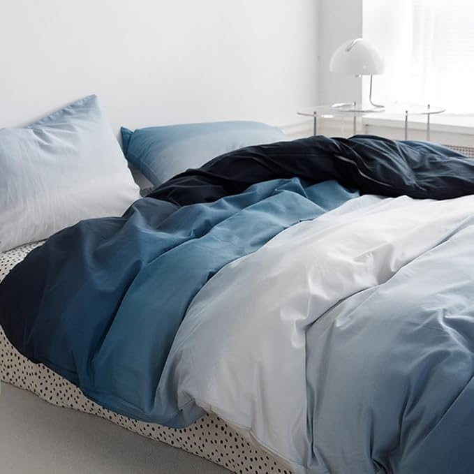 CLOTHKNOW Blue White Queen Comforter Set 3Pcs Blue Gradient Bedding Comforter Sets All Season Soft Ocean Blue Queen Comforter with 2 x Pillow Cases