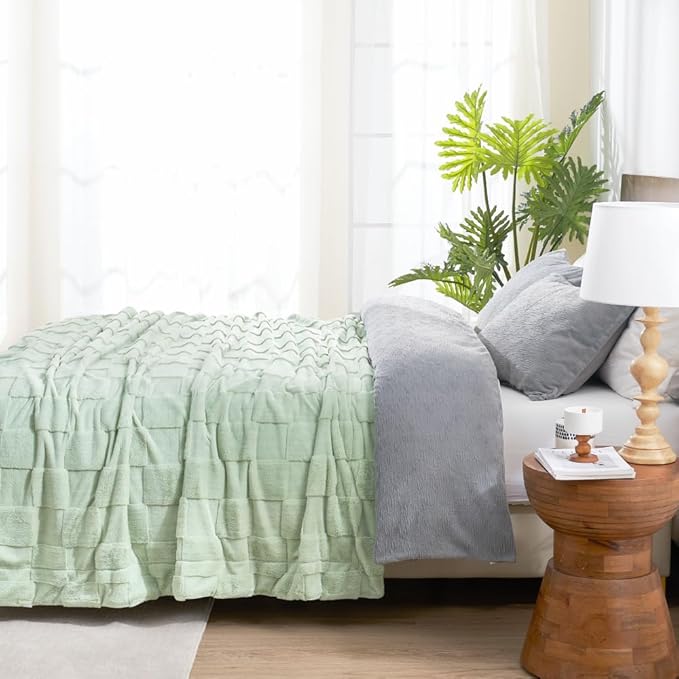 Cozy Bliss Checkered White Faux Rabbit Fur Throw Blanket, Soft Fuzzy Fluffy Minky Cream Furry Blankets for Couch, Bed (Sage Green, Queen(90" x 90")