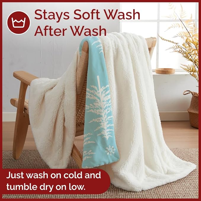 Christmas Sherpa Blanket Throw Size - Reversible Sherpa Fleece Blanket - Super Soft Double Sided Throw for Bed, Sofa, Couch - Thick, Cozy & Plush - Xmas Winter Bedding - Christmas Snowflakes, 50x60