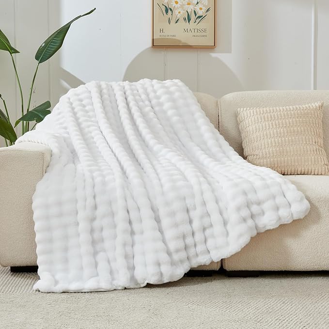 NEWCOSPLAY Faux Fur Throw Blanket White Bubble Blanket Thick Warm Soft for Couch Sofa Bed 550GSM (White, Throw(50"x60"))