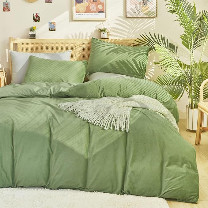 Luxlovery Sage Green Velvet Comforter Queen Set - Light Green Plush Fluffy Bedding with Green Flannel Blanket & Sherpa Micromink Quilt for Women & Men