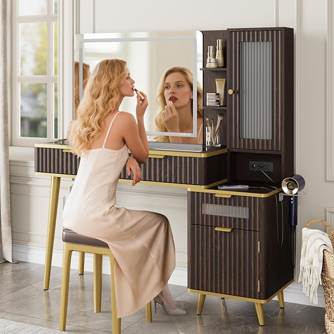 QUW Fluted Makeup Vanity Desk with Mirror and Lights, Modern Glass Top Vanity Table with Charging Station, Vanity Mirror 3 Lighting Modes Adjustable Brightness, Dressing Table for Bedroom, Dark Walnut