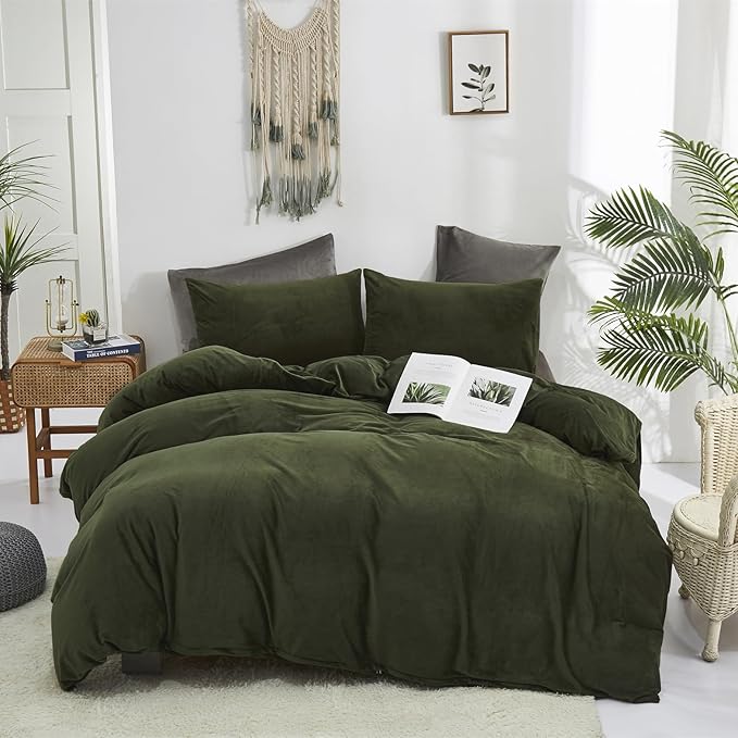 Luxlovery Army Green Velvet Comforter Set Queen Dark Green Flannel Bedding Comforter Blackish Green Minimalist Bedding Set Thick Soft Breathable Blanket Quilts Modern Winter Comforter for Women Men