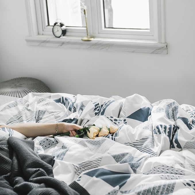 mixinni Comforter King Size Fluffy Modern Style Geometric Grayish Blue Triangle Patterned Comforter Set for All Season 3 Pieces 1 Soft Comforter with 2 Pillow Shams