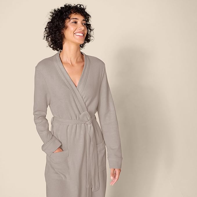 Amazon Essentials Women's Lightweight Waffle Full-Length Robe (Available in Plus Size)