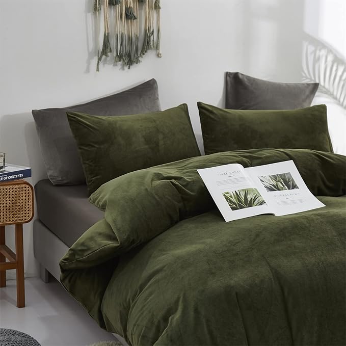Cottonight Army Green Velvet Comforter Set King Olive Green Flannel Plush Bedding Set Fluffy Blanket Quilts Winter Warm 3 Piece Velvet Comforter Set for King Bed