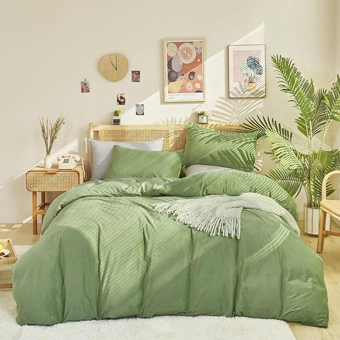 Luxlovery Sage Green Velvet Comforter Queen Set - Light Green Plush Fluffy Bedding with Green Flannel Blanket & Sherpa Micromink Quilt for Women & Men