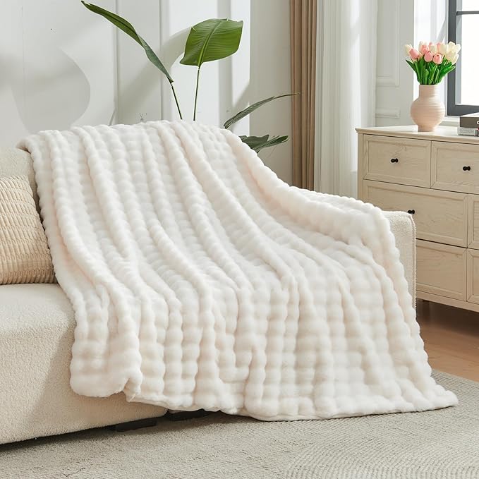 NEWCOSPLAY Faux Fur Twin Blanket Ivory Bubble Blanket Thick Warm Soft for Couch Sofa Bed 550GSM (Ivory, Twin(60"x80"))