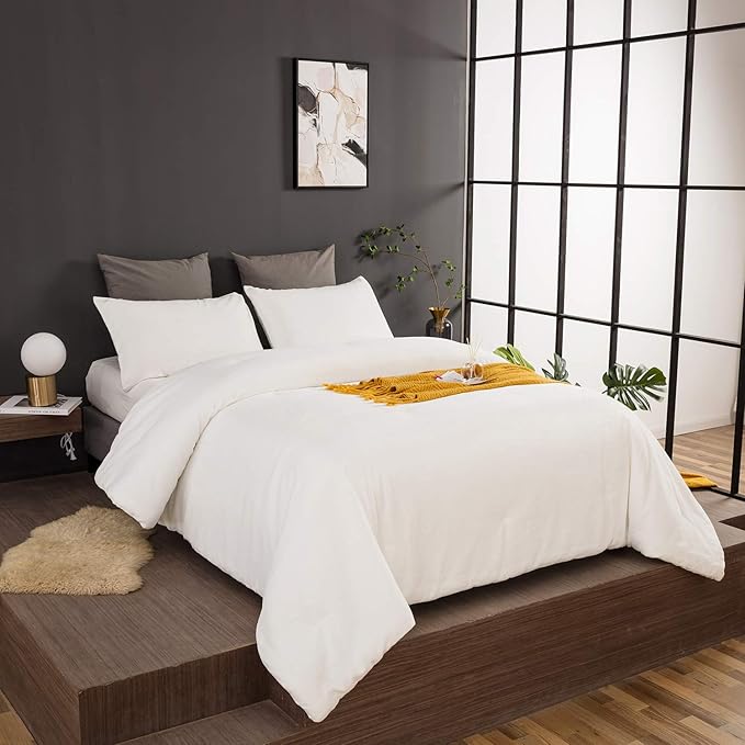 CLOTHKNOW White Full Size Comforter Sets 3Pcs Fluffy Bedding Comforter Sets Soft Flannel Comforter White Comforter with 2 x Pillow Cases