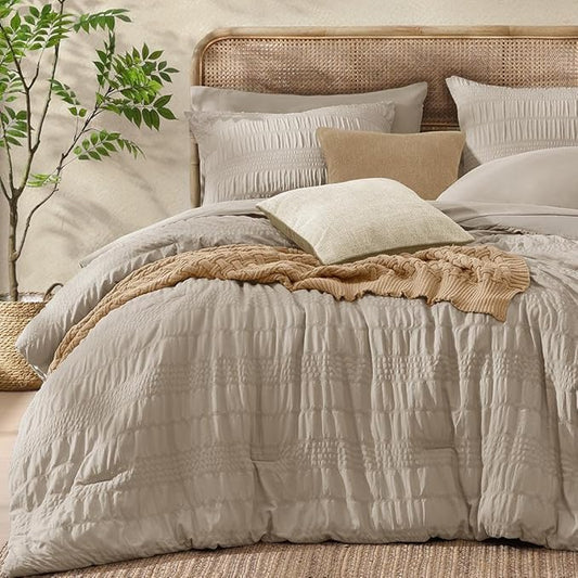 CASAAGUSTO Queen Comforter Set, 7 Pieces Oatmeal Seersucker Bed in a Bag Queen Size Soft All Seasons, Bedding Sets with Comforter, Flat Sheet, Fitted Sheet, 2 Pillow Shams, 2 Pillowcases