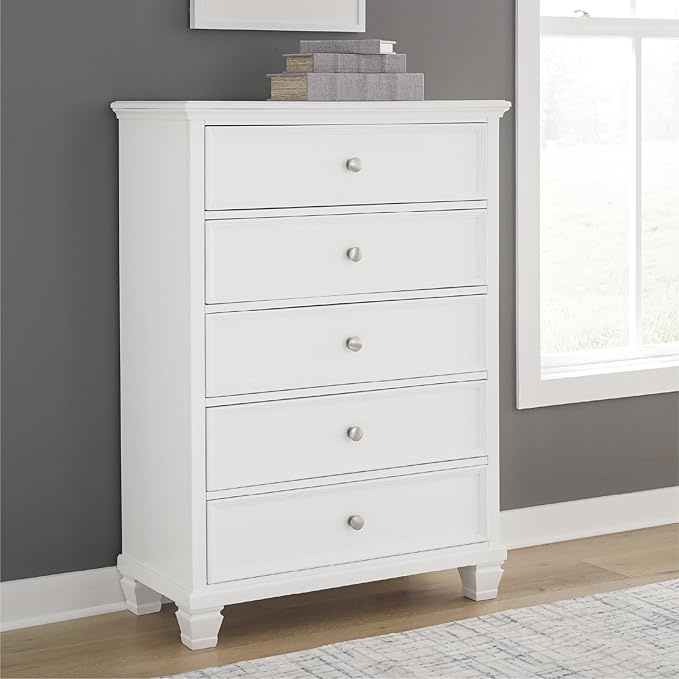Signature Design by Ashley Fortman Casual 5 Drawer Chest for Bedroom, White