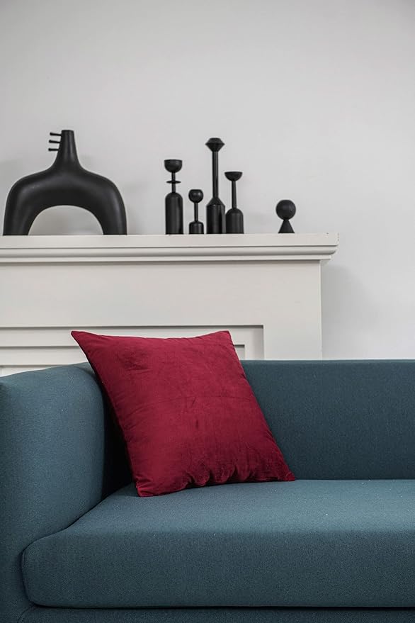 DEZENE Throw Pillow Covers 24x24 Burgundy: 2 Pack Cozy Soft Velvet Square Decorative Pillow Cases for Farmhouse Home Decor