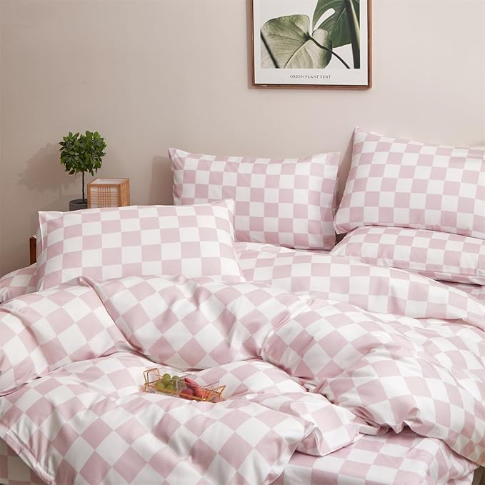 CLOTHKNOW Pink White Plaid King Size Comforter Set Grid Bedding Comforter Sets Soft Checker Geometric Comforter and 2 x Pillow Cases