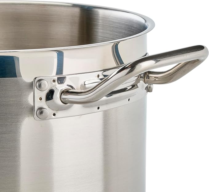 Winware Stainless Steel 7 Quart Sauce Pan with Cover