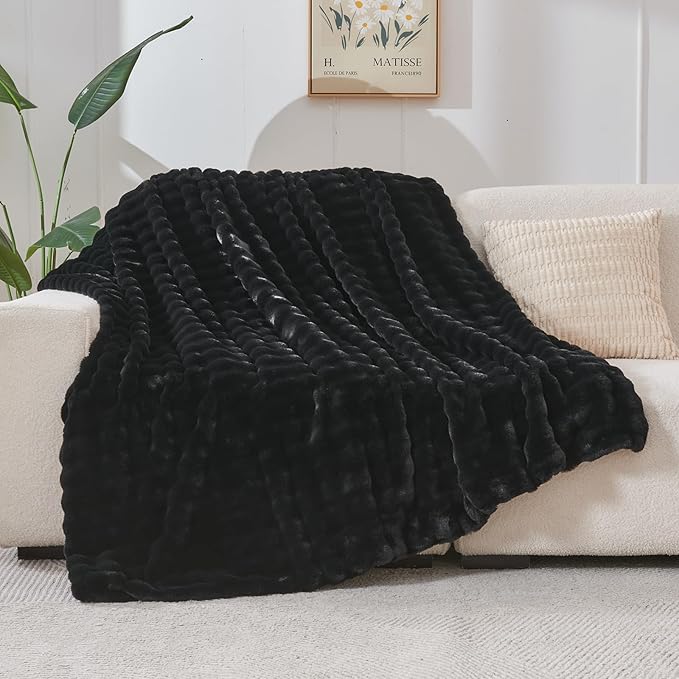 NEWCOSPLAY Faux Fur Throw Blanket Black Bubble Blanket Thick Warm Soft for Couch Sofa Bed 550GSM (Black, Throw(50"x60"))