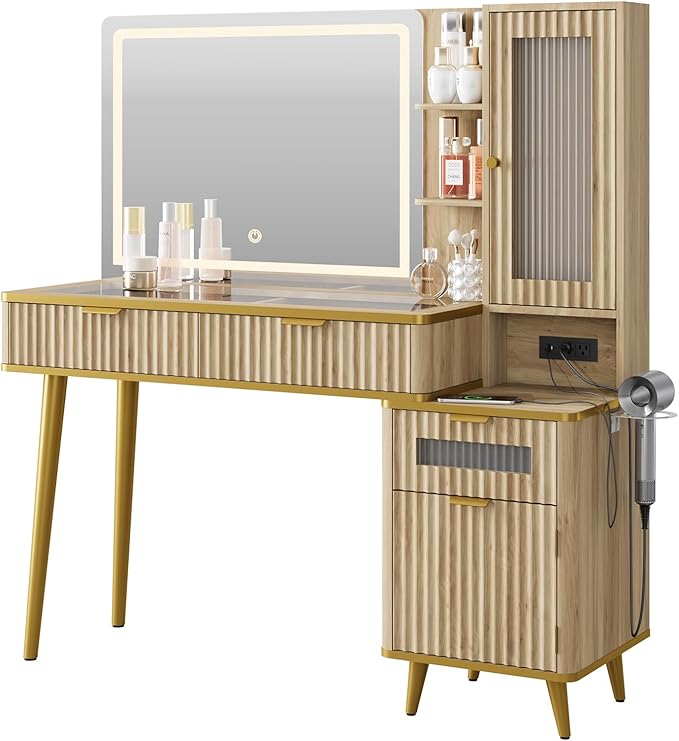 QUW Fluted Makeup Vanity Desk with Mirror and Lights, Modern Glass Top Vanity Table with Charging Station, Vanity Mirror 3 Lighting Modes Adjustable Brightness, Dressing Table for Bedroom, Natural Oak