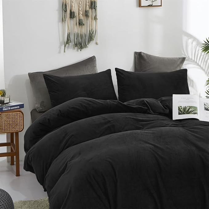 CLOTHKNOW Black Fluffy Queen Comforter Set Velvet Bedding Comforter Sets Soft Queen Comforter Black Comforter with 2 x Pillow Cases