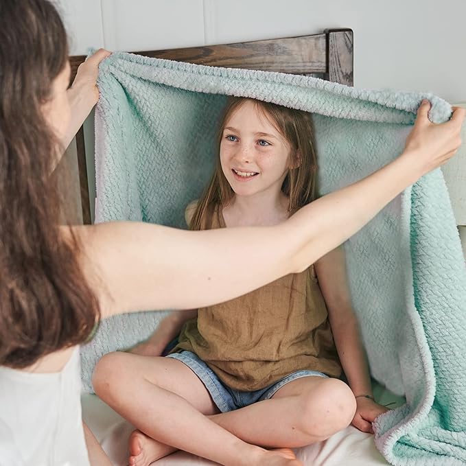 NEWCOSPLAY Super Soft Throw Blanket Mint Premium Silky Flannel Fleece Leaves Pattern Lightweight Bed Blanket All Season Use (Mint, Throw(50"x60"))