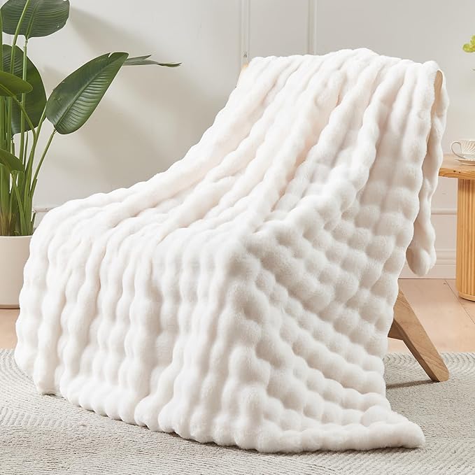 NEWCOSPLAY Faux Fur King Blanket Ivory Bubble Blanket Thick Warm Soft for Couch Sofa Bed 550GSM (Ivory, King(90"x110"))