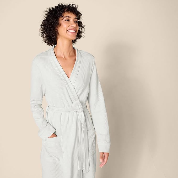 Amazon Essentials Women's Lightweight Waffle Full-Length Robe (Available in Plus Size)