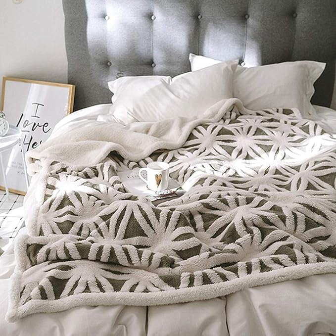 UKELER Grey Flannel Sherpa Throw 60''×50'' Soft Plush Flannel Blanket Throws for Bed/Couch/Sofa/Office/Camping