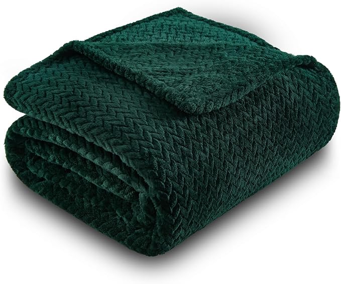 NEWCOSPLAY Super Soft Twin Blanket Forest Green Premium Silky Flannel Fleece Leaves Pattern Lightweight Bed Blanket All Season Use (Forest Green, Twin(60"x80"))