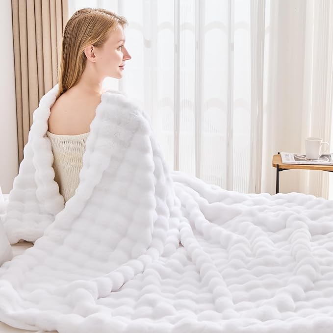 NEWCOSPLAY Faux Fur Twin Blanket White Bubble Blanket Thick Warm Soft for Couch Sofa Bed 550GSM (White, Twin(60"x80"))