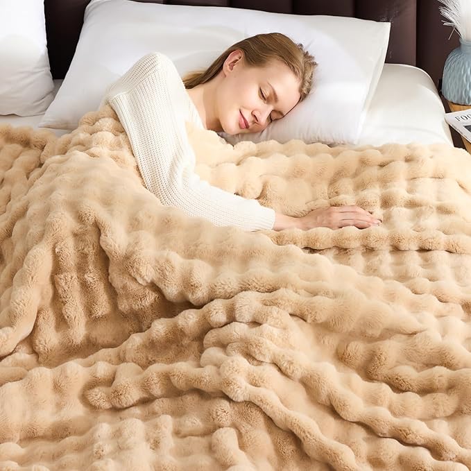 NEWCOSPLAY Faux Fur Twin Blanket Brown Bubble Blanket Thick Warm Soft for Couch Sofa Bed 550GSM (Brown, Twin(60"x80"))
